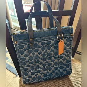 NWT Coach BLUE Denim Field 22 with Crossbody strap